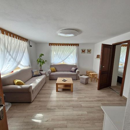 Stol Apartments Zirovnica Eksteriør billede