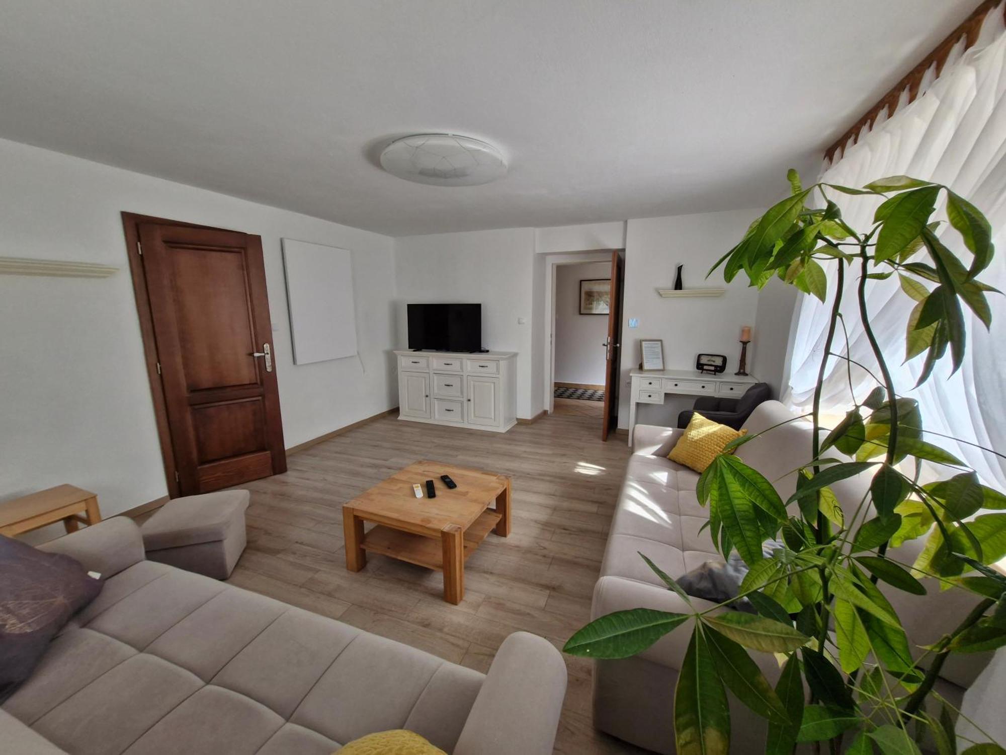 Stol Apartments Zirovnica Eksteriør billede